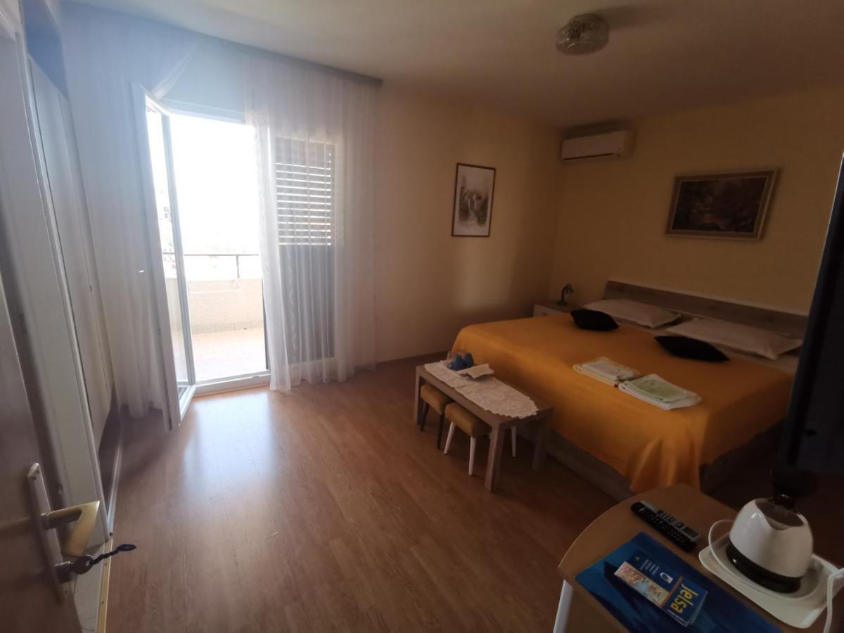 Guest House Jelsa Елса Экстерьер фото
