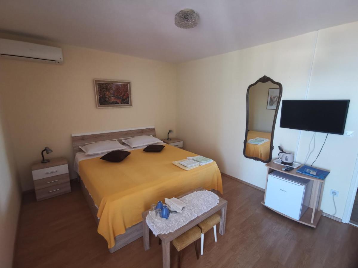 Guest House Jelsa Елса Экстерьер фото