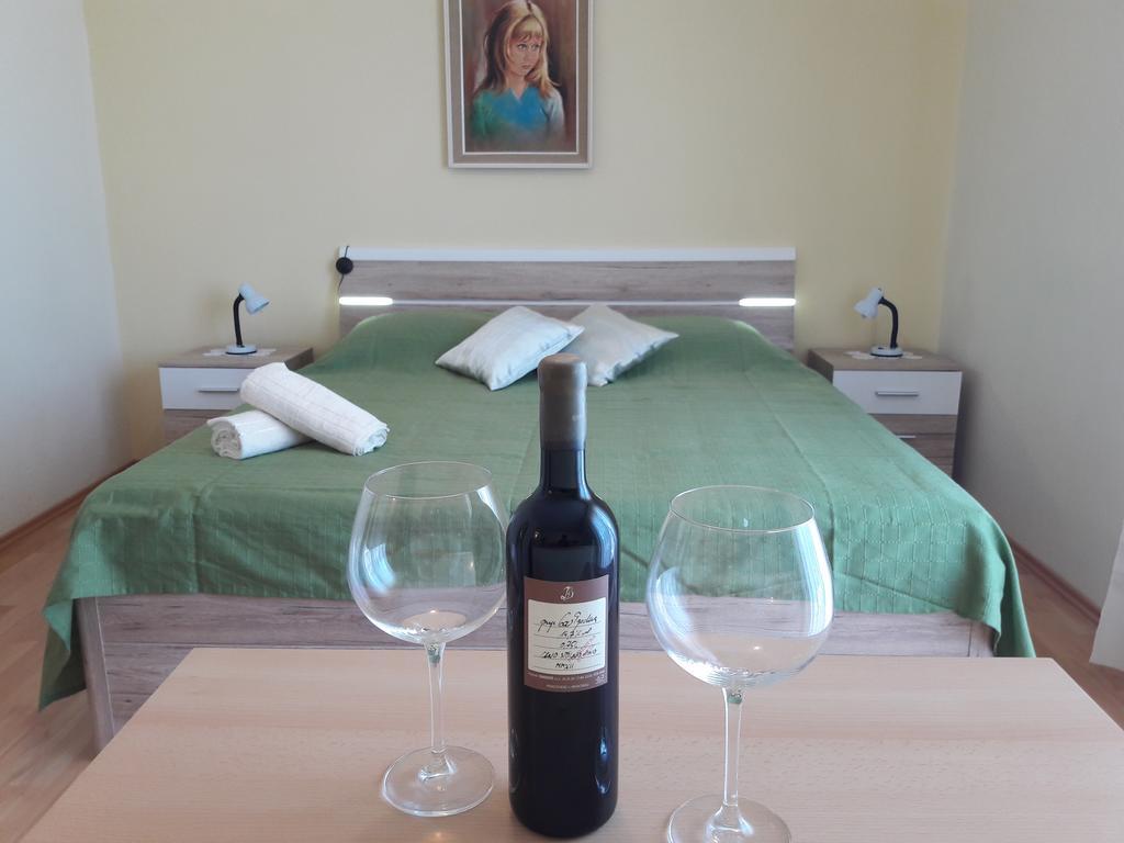 Guest House Jelsa Елса Экстерьер фото