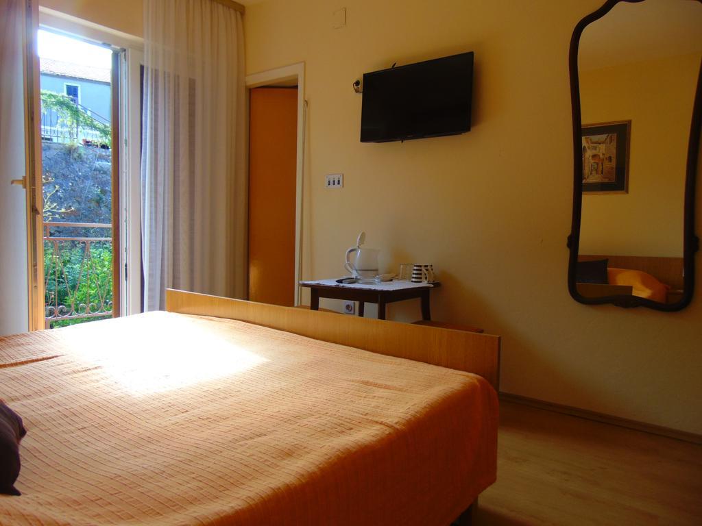 Guest House Jelsa Елса Экстерьер фото